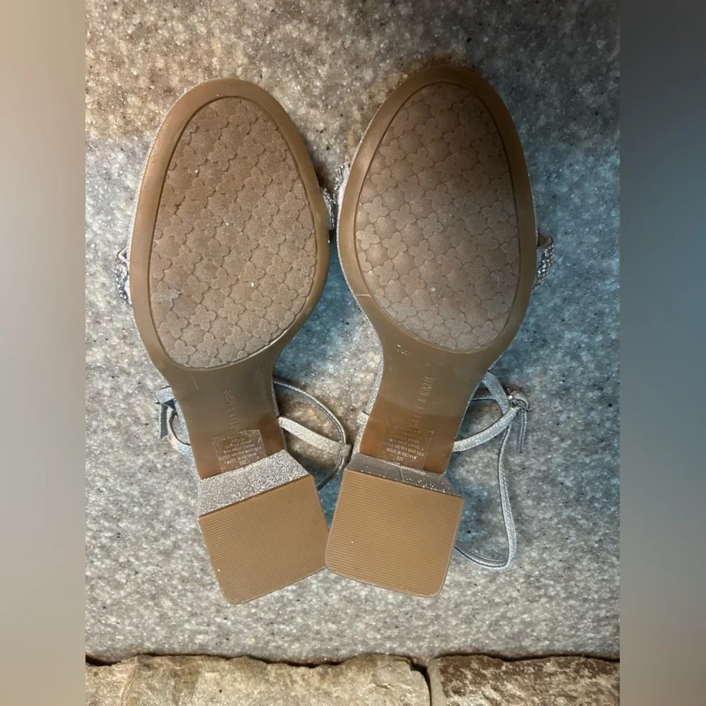 Silver Dress shoe size 7 Kelly & Katie Bechela Wide